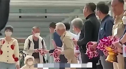 马来西亚太会玩了 总理花式欢迎中国游客