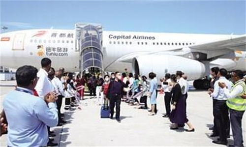马尔代夫机场高礼仪迎接 疫情以来首批中国游客